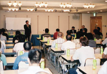 過去に行われた学科教育の風景。